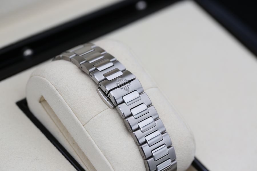 Patek Philippe Nautilus 7118/1A-001